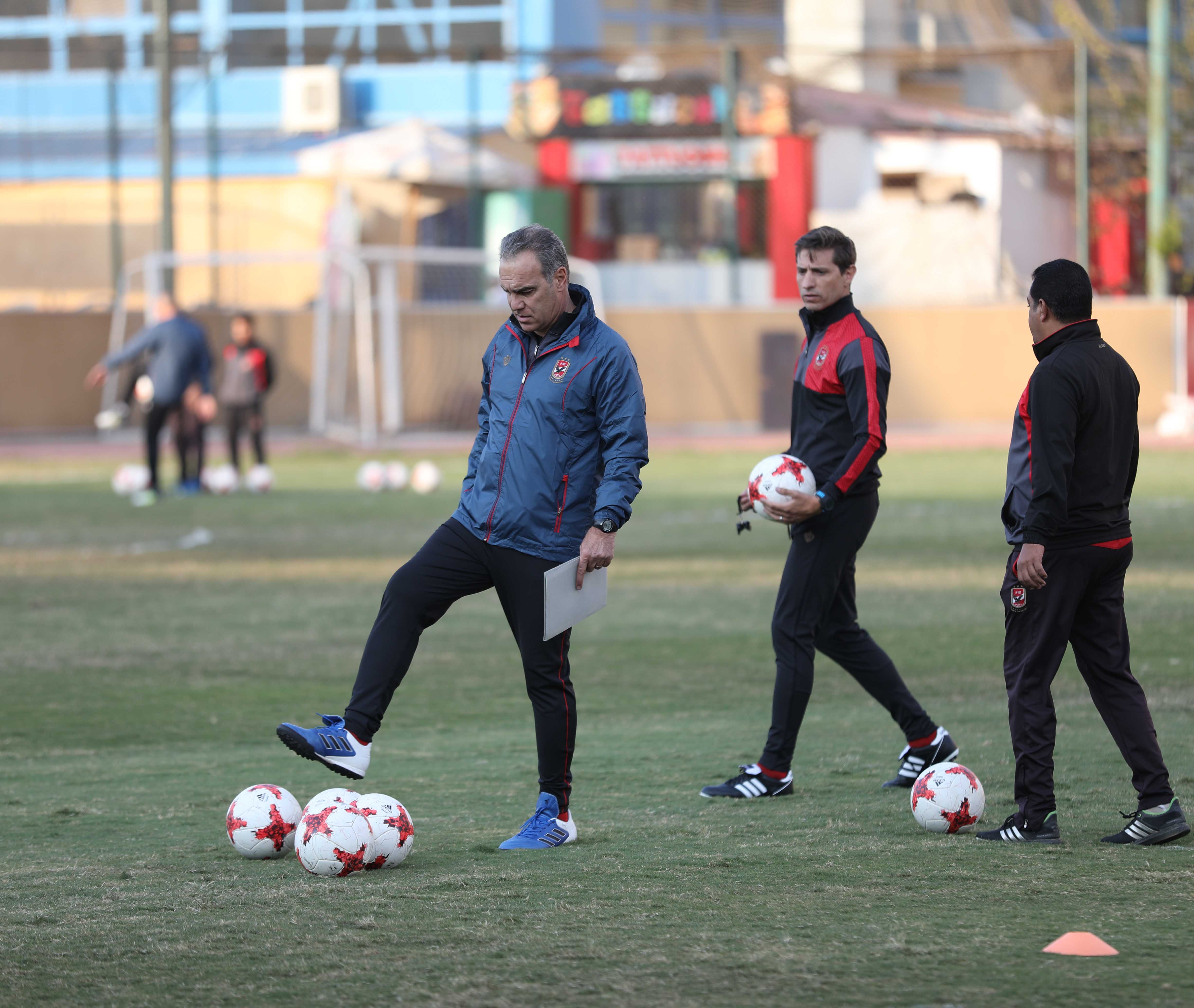 لاسارتي يطمئن علي التحضيرات الخاصة بمعسكر الأهلي