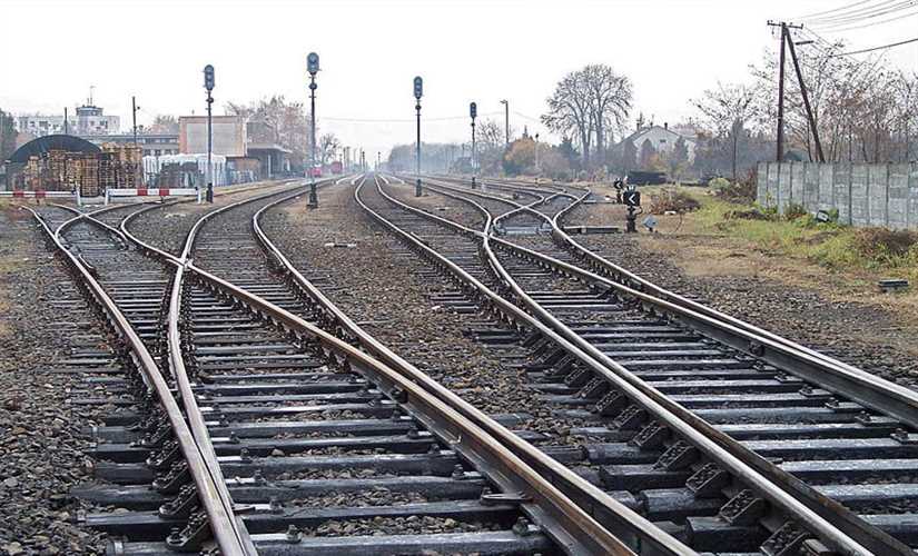 مصرع شخص وإصابة أخر فى تصادم قطار السويس مع سيارة نقل