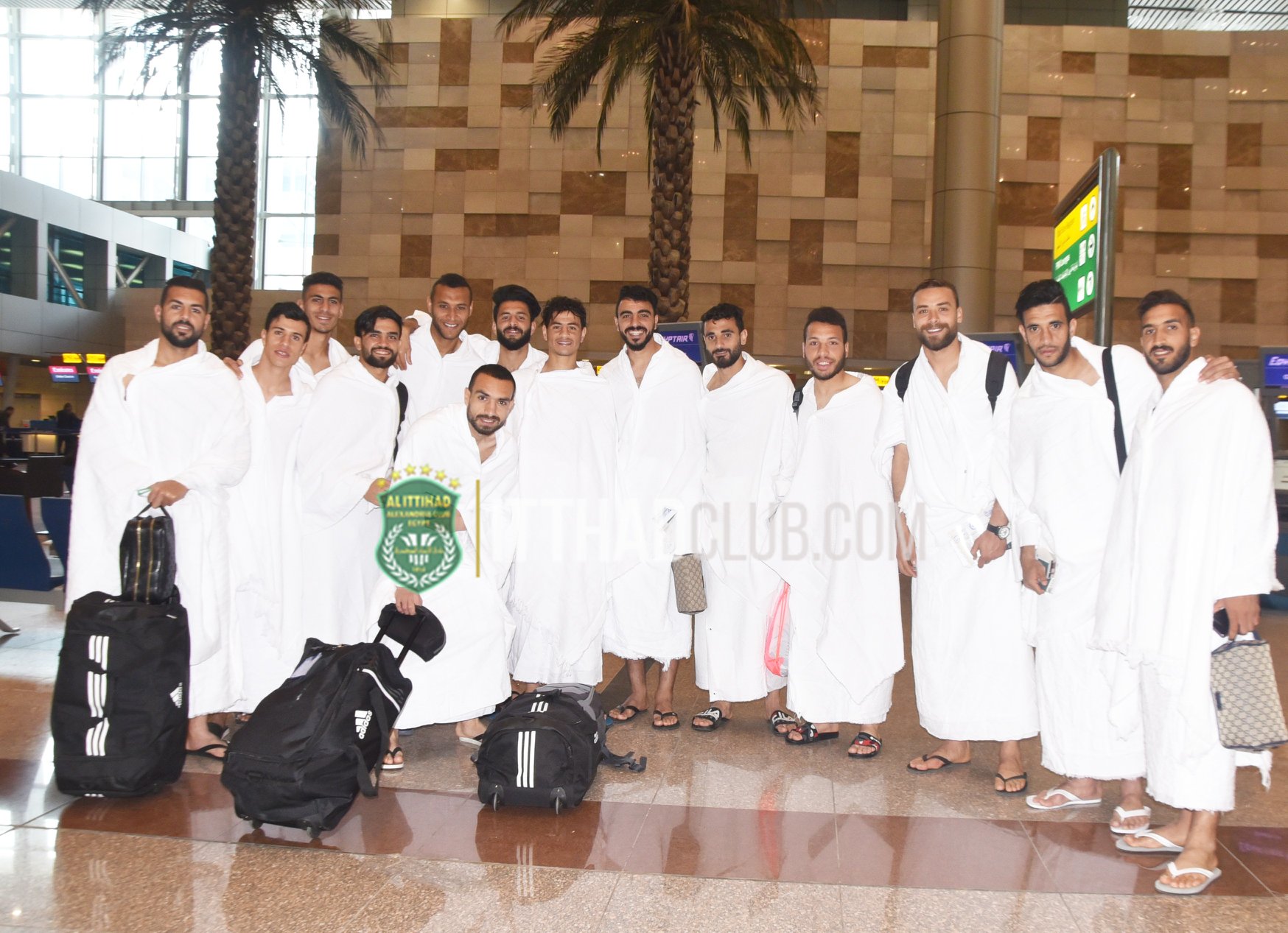 لاعبو الاتحاد السكندري يؤدون مناسك العمرة قبل مواجهة الهلال
