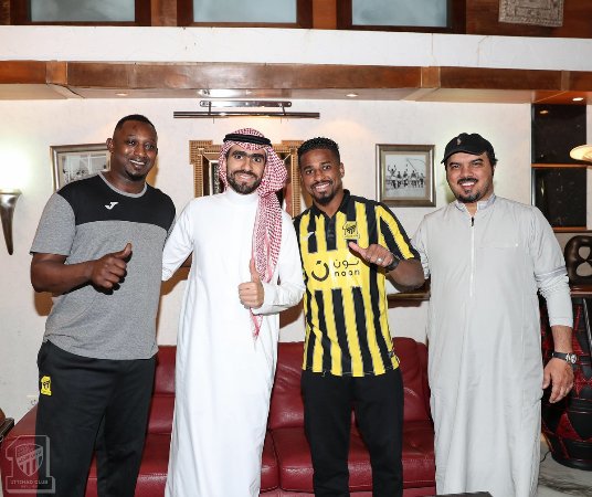 اتحاد جدة يتعاقد مع ناصر الشمراني