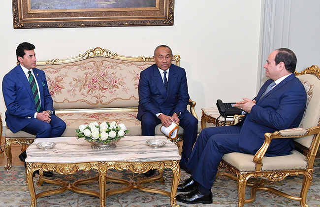 الرئيس السيسي يستقبل رئيس الاتحاد الأفريقي لكرة القدم