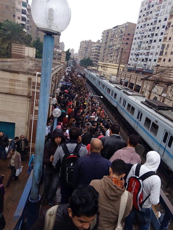 توقف حركة المترو بسبب حريق في كابل كهرباء بمحطة المرج