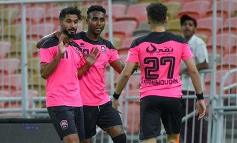 الرائد يحقق فوزآ مثيرآ على أهلي جدة 5-4 في الدوري السعودي