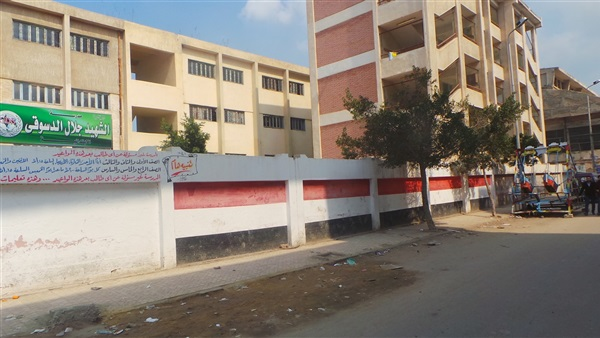 إخلاء مجمع مدارس السيوف لإختناق 48 حالة بسبب تسرب غاز الكلور