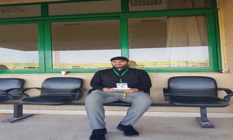 أمير عزمى يشاهد مباراة النجم الساحلى والهلال من المدرجات