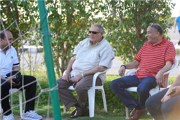 رئيس المقاصة يعقد جلسة مع الجهاز الفني واللاعبين