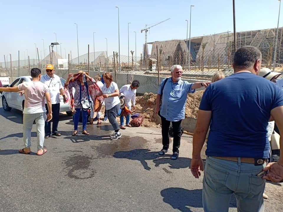 عاجل .. انفجار يستهدف أوتوبيس سياحي أمام المتحف المصري بالهرم