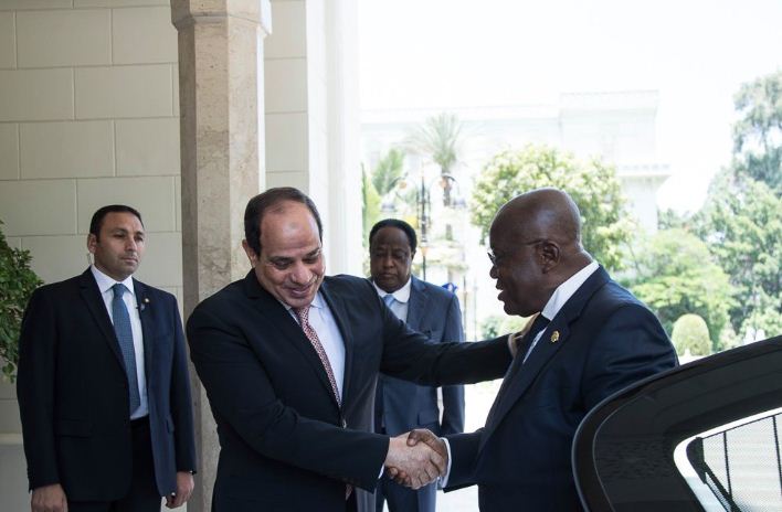 رئيس غانا يؤازر النجوم السوداء في استاد الإسماعيلية