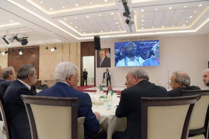 الرئيس الفلسطيني يتابع نهائي الكان بين الجزائر والسنغال