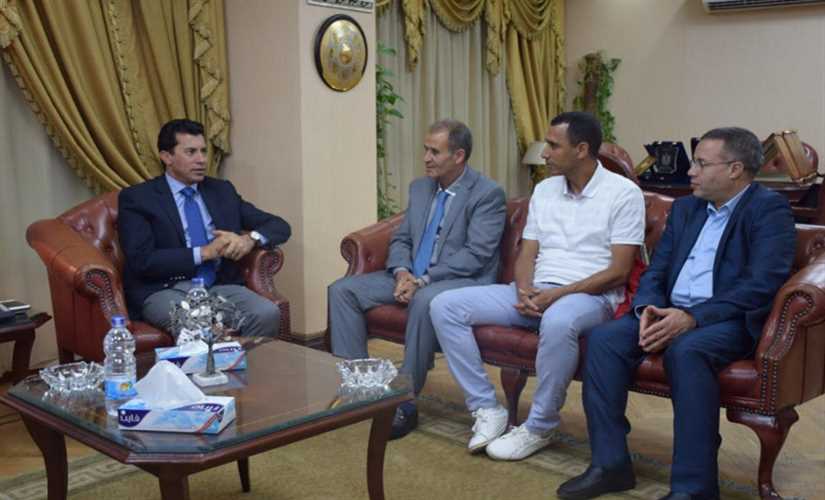 وزير الرياضة يستقبل نجوم المنتخب المغربي لكرة القدم