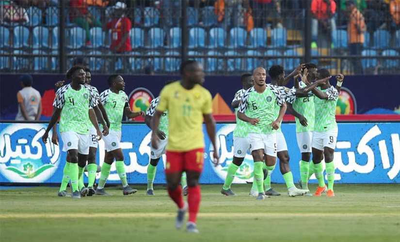 مدرب نيجيريا يدفع بعناصر بديلة أمام غينيا بيساو