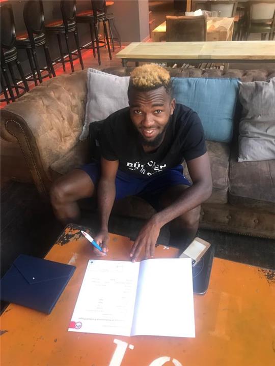 مهاجم يراميدز السابق يلجأ للفيفا بسبب مستحقاته