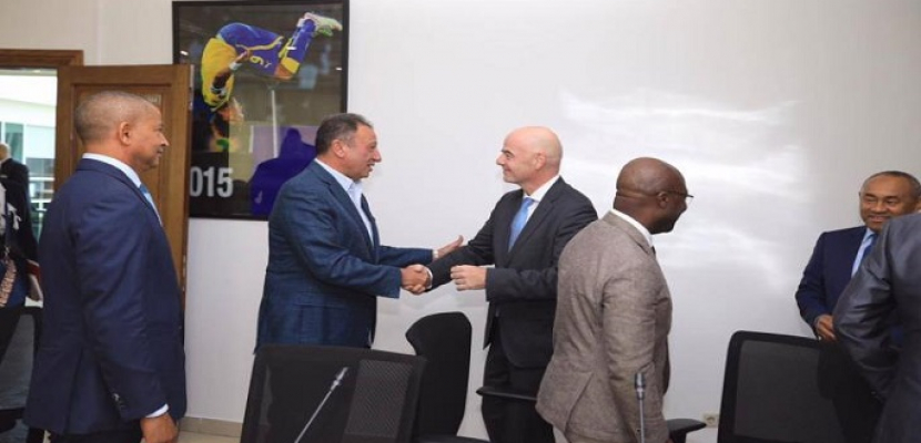 الخطيب يجتمع مع رئيسي الفيفا والكاف