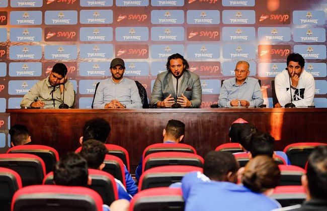 زيزو يعقد جلسة مع لاعبي بيراميدز