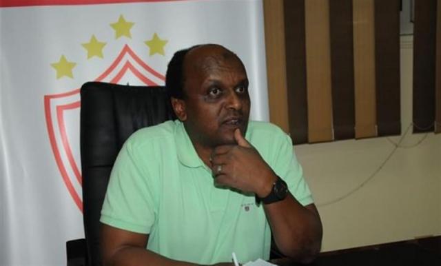 إسماعيل يوسف يتعرض لحادث سير ونقله إلي المستشفي