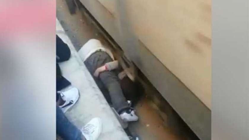 النقل تكشف تفاصيل واقعة الأب بطل واقعة قطار الإسماعيلية