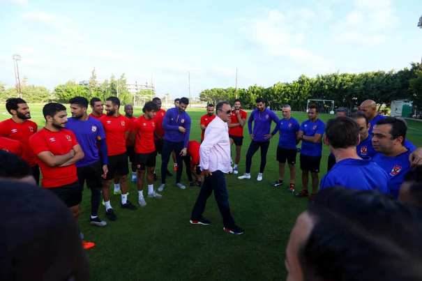 الخطيب يدعم لاعبي الأهلي قبل مباراة المريخ