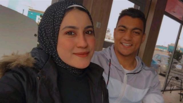 مصطفى محمد يظهر بصحبة خطيبته علي انستجرام