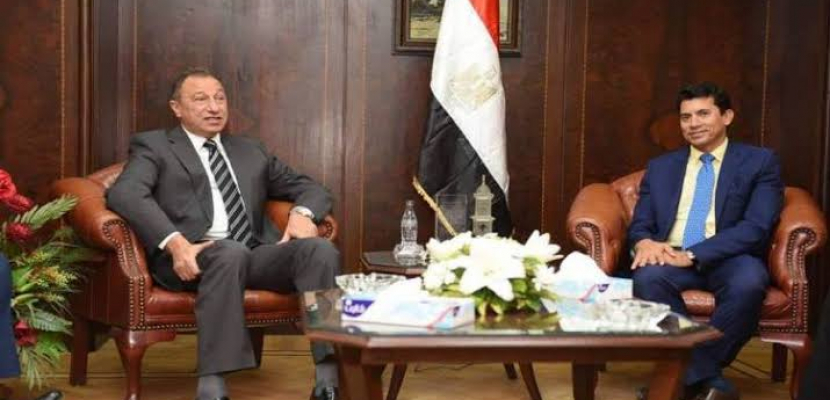 وزير الرياضة يلتقي محمود الخطيب في مكتبه لمناقشة الموقف الراهن
