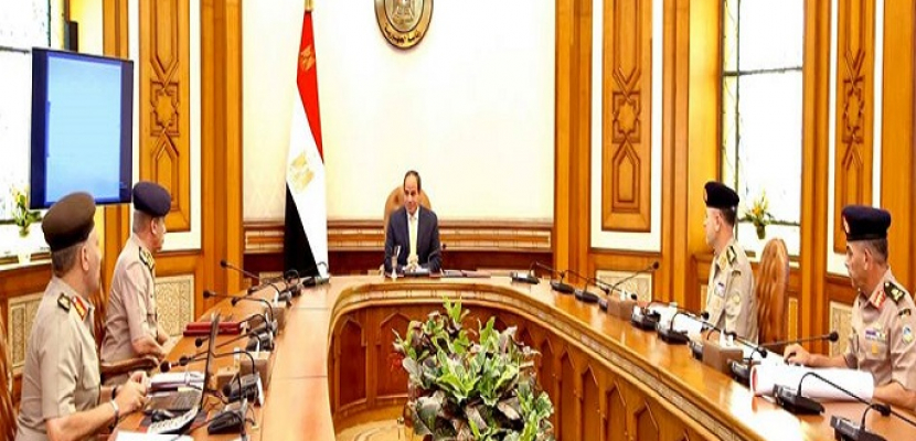 الرئيس السيسي يجتمع بوزير الدفاع ورئيس هيئة العمليات ورئيس الهيئة الهندسية وقائد المنطقة المركزية