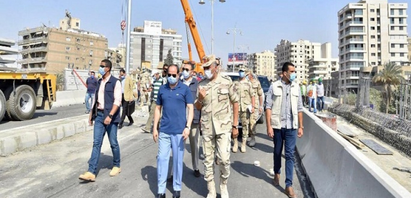 الرئيس السيسي يتفقد الأعمال الإنشائية لتطوير الطرق والمحاور والكباري بمنطقة شرق القاهرة