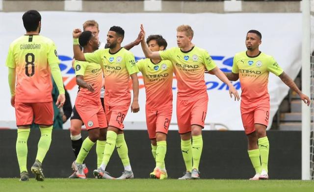 مانشستر سيتى يحتاج 8 نقاط لحسم لقب الدوري الإنجليزي