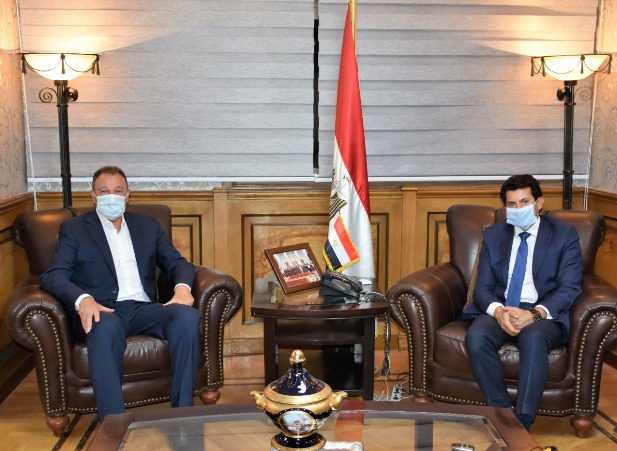 وزير الرياضة يستقبل الخطيب لمناقشة رد تبرعات وهدايا تركي آل الشيخ