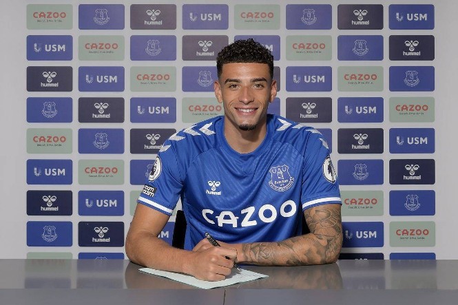 رسميآ | إيفرتون يتعاقد مع بين جودفري