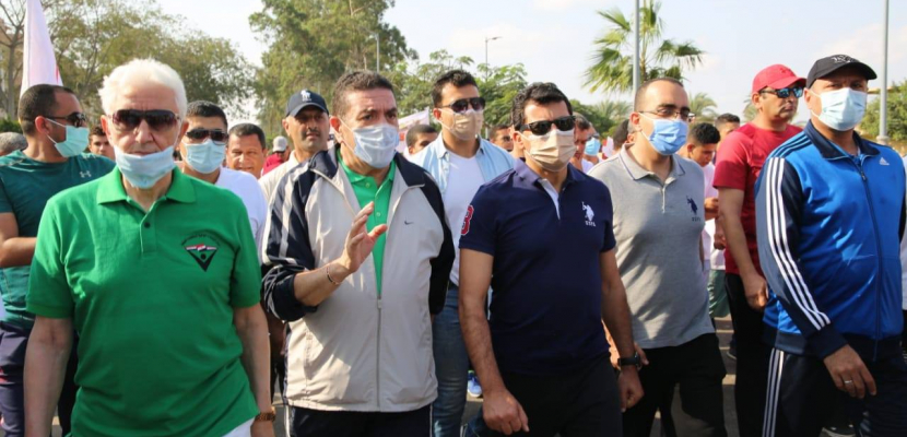 وزير الشباب والرياضة يشارك بمهرجان للمشي بالاسماعيلية