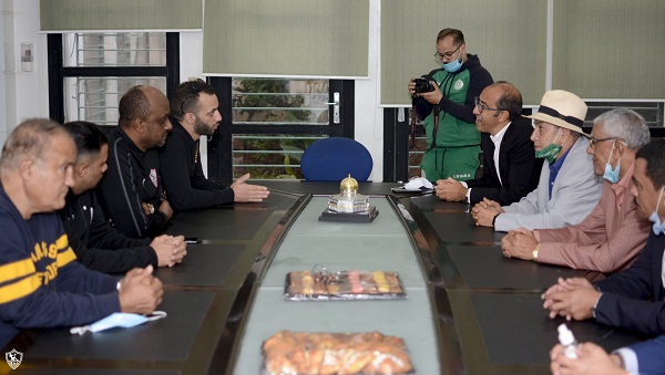 رئيس الرجاء المغربي يستقبل إدارة بعثة الزمالك