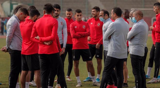 الأهلي يستأنف تدريباته بمشاركة الناشئين استعدادًا لمباراة الاتحاد