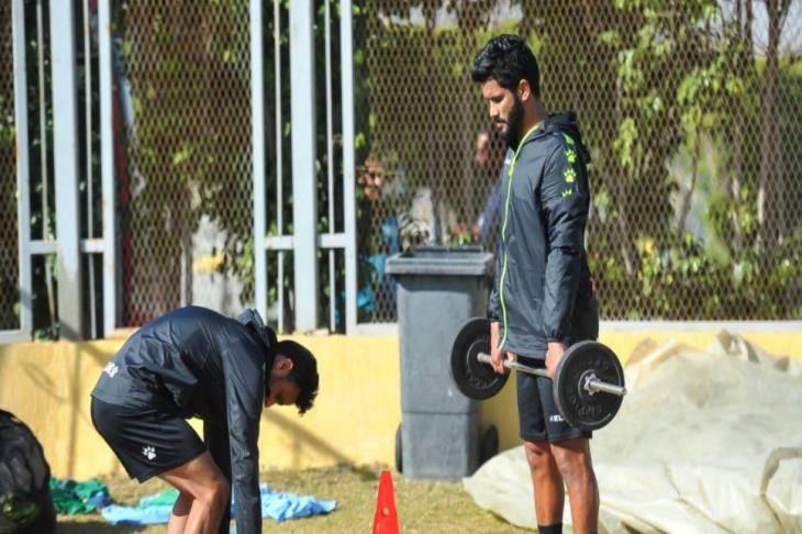 صالح جمعة يشارك في تدريبات البنك الأهلي بعد تعافيه من الإصابة