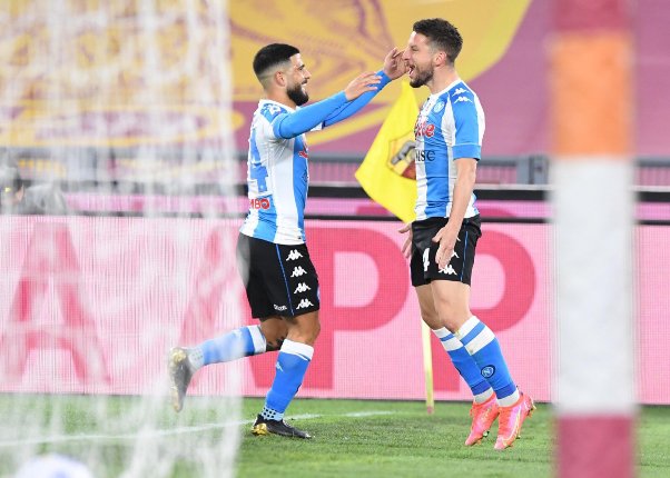 نابولي يهزم بولونيا 3-0 ويتصدر الدوري الإيطالي