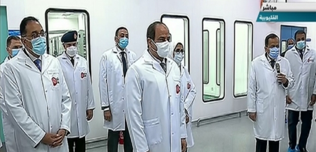 الرئيس السيسي يتفقد مدينة الدواء في الخانكة