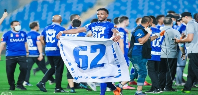الهلال يتوج بلقب الدوري السعودي للموسم الثاني على التوالي والمرة الـ17 في تاريخه