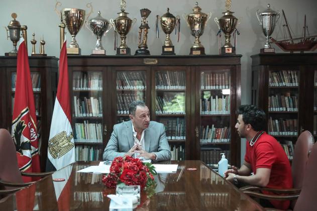 الخطيب يجتمع بتريزيجيه في الأهلي