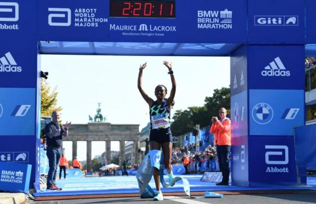 الإثيوبية جبرسلاسي تتوج بلقب ماراثون برلين