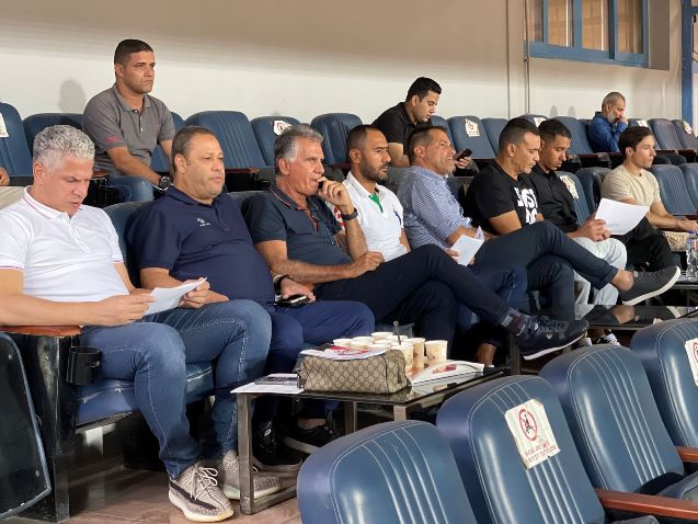 كيروش وجهاز المنتخب يتابعون مباراة بيراميدز وسموحة