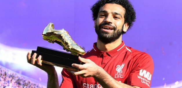 محمد صلاح يفوز بجائزة “القدم الذهبية” لعام 2021