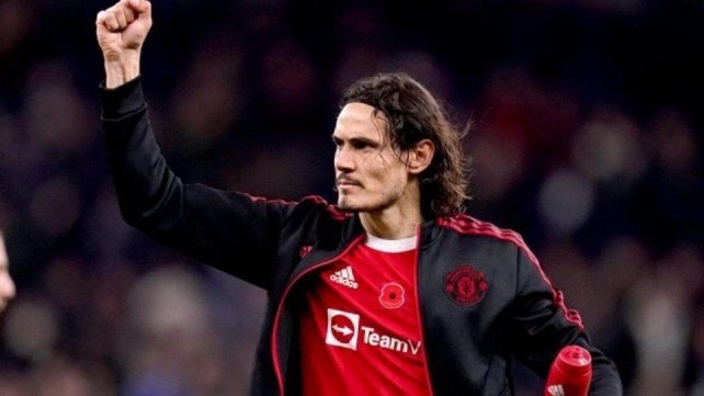 فالنسيا يقرر فسخ عقد إدينسون كافاني