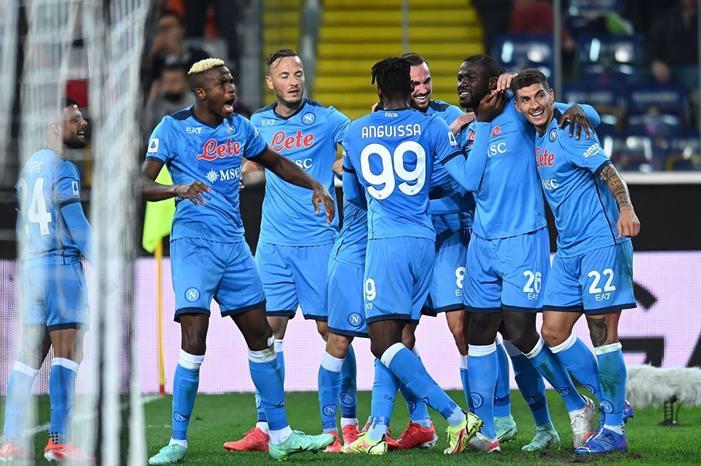 نابولي يُتوج بطلاً للدوري الإيطالي لأول مرّة منذ 33 عاماً
