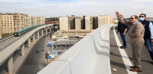 الرئيس السيسي سير الأعمال الجارية بعدد من مشروعات شبكة الطرق الجديدة