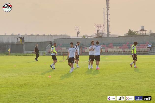 المنتخب الوطني يؤدي تدريباته على ملعب الدفاع الجوي بمشاركة جميع اللاعبين