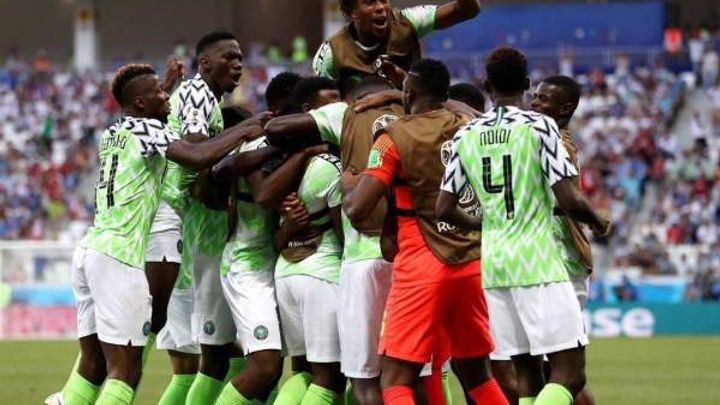 منتخب نيجيريا يصل الكاميرون استعداداً لأمم أفريقيا