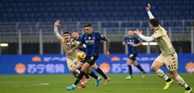 إنتر ميلان يتعادل مع فيورنتينا 1-1 ويواصل نزيف النقاط في الدوري الإيطالي