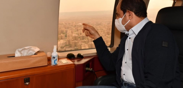 الرئيس السيسى يتفقد الأعمال الإنشائية بالعاصمة الإدارية جوًا