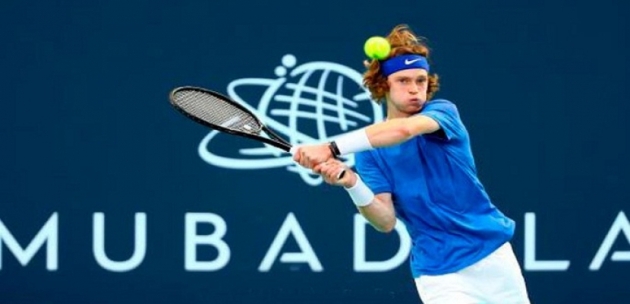 الروسي أندريه روباليف يُتوَج بلقب بطولة دبي الدولية للتنس