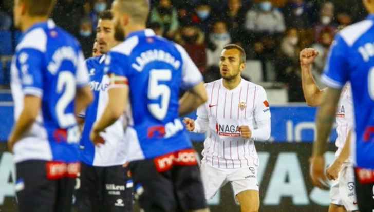 إشبيلية يتعادل مع ألافيس ويمنح ريال مدريد فرصة الابتعاد بصدارة الدورى الإسبانى