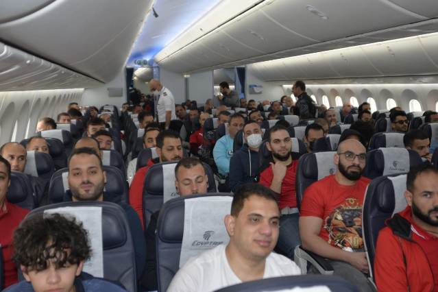 مصر للطيران تُسير رحلة خاصة لنقل مشجعى المنتخب الوطنى إلى السنغال