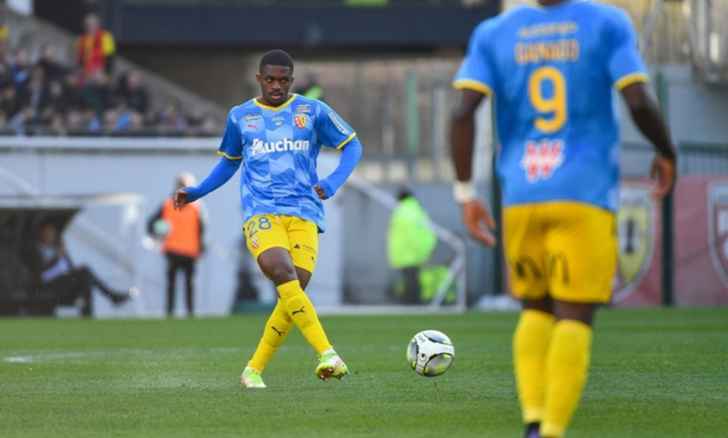 لانس يفوز علي كليرمون 3-1 في الدوري الفرنسي
